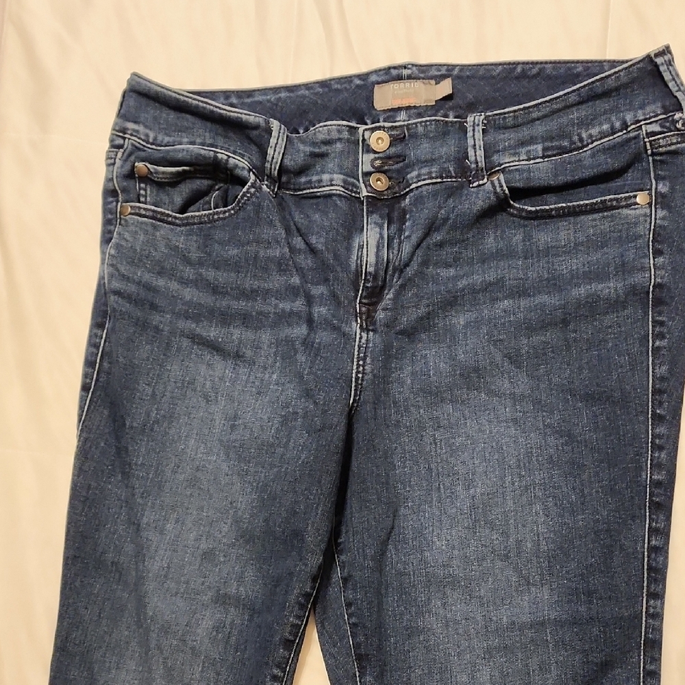 Torrid Medium Wash Denim Cropped Jeggings